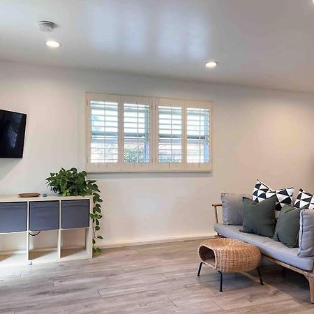 The Cozy Oasis - A Renovated And Modern Studio Near Lax + Sofi + Beaches + Freeway Lawndale Bagian luar foto