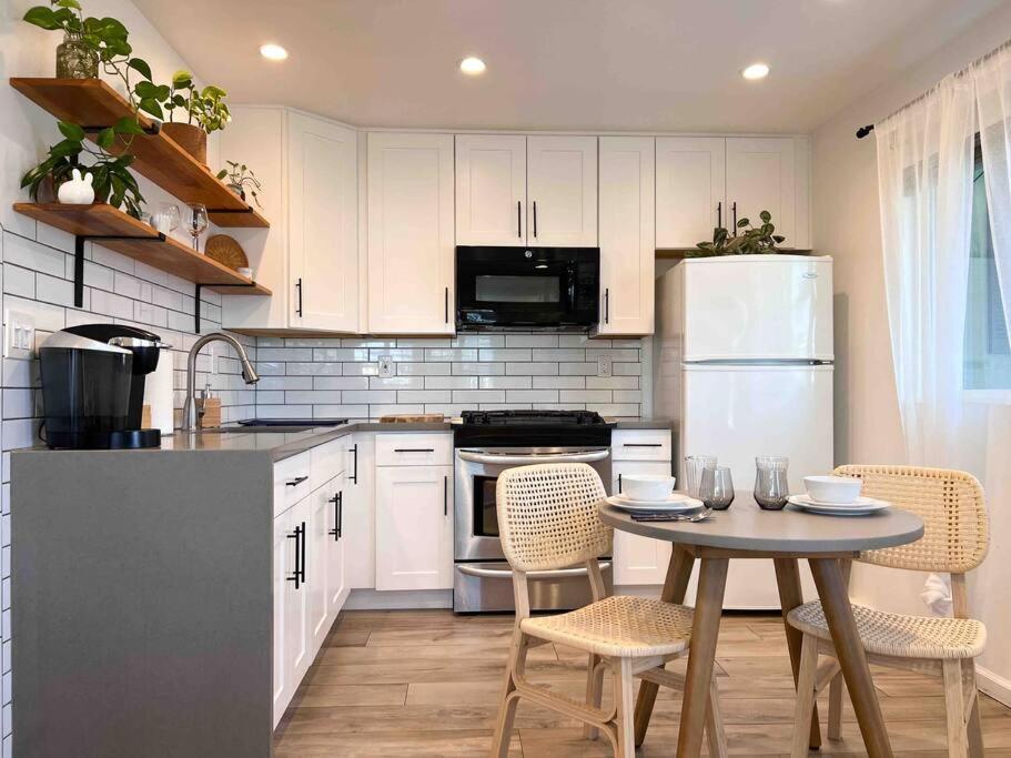 The Cozy Oasis - A Renovated And Modern Studio Near Lax + Sofi + Beaches + Freeway Lawndale Bagian luar foto